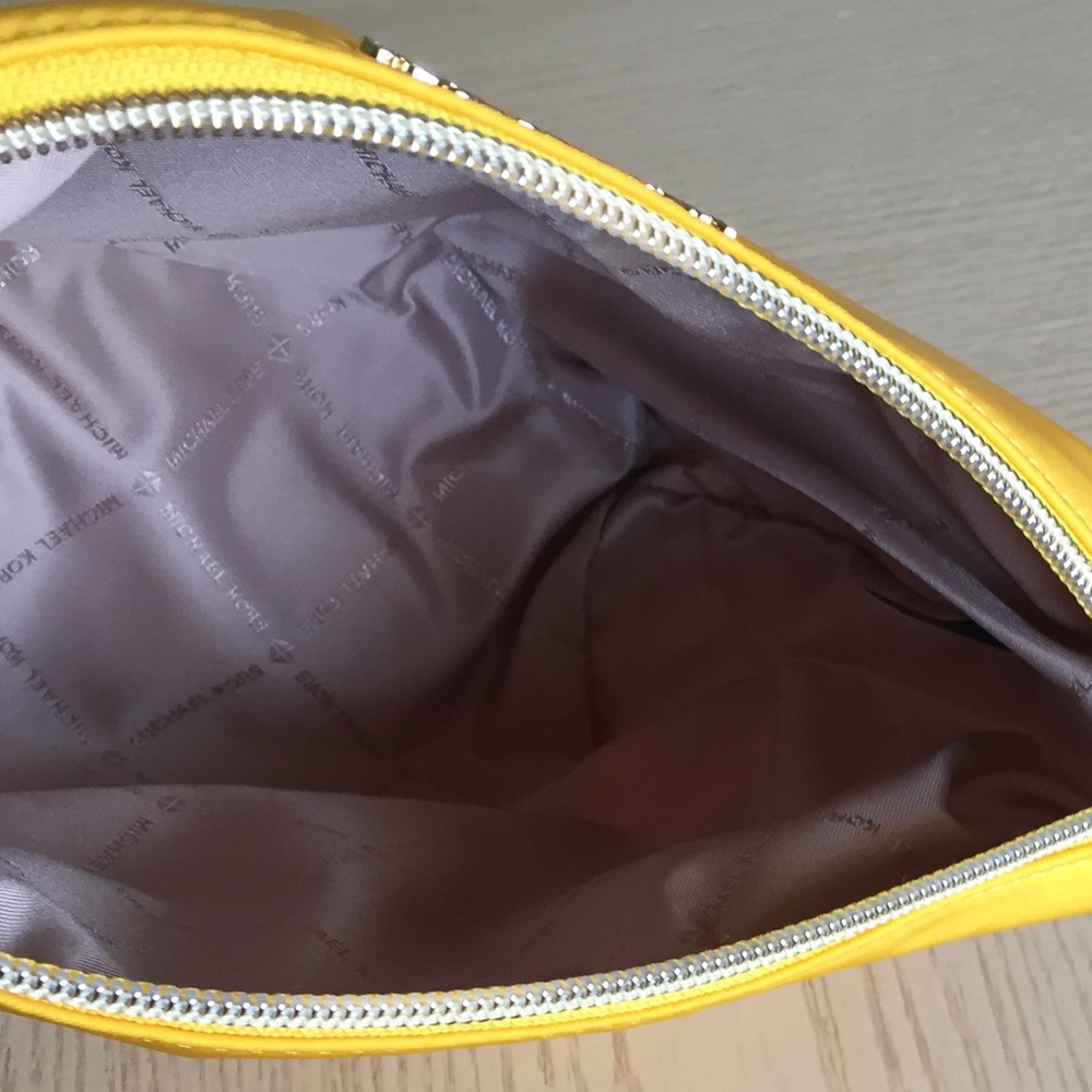 🎉2X HOST PICK 🎉 Michael Kors Citrus Travel Pouch - Picture 7 of 9